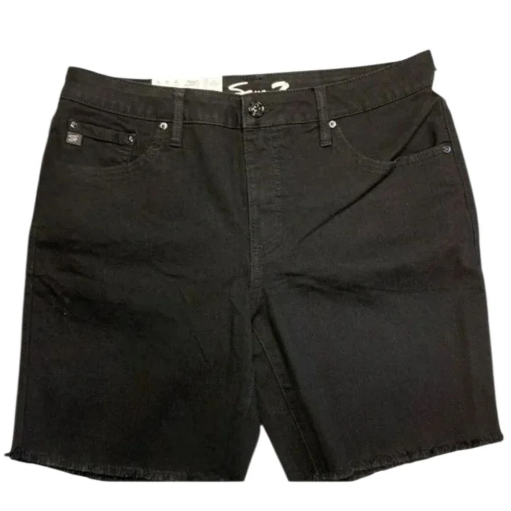 Seven7 Women's Mid Rise Relaxed Fit Fray Hem Bermuda Short - NWT